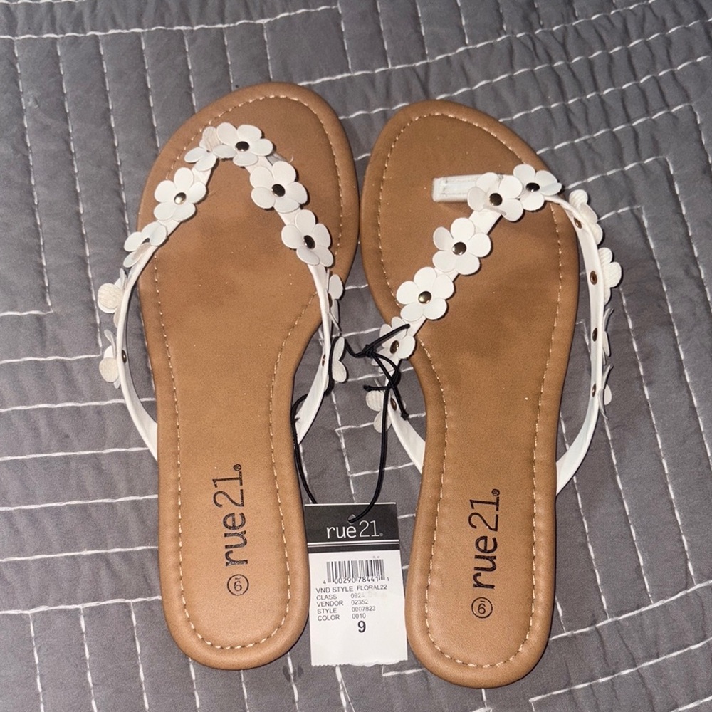 Rue21 Women's White Floral Sandals